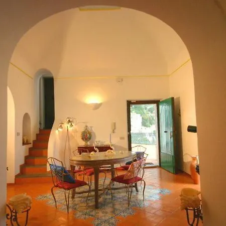 Sleeps 8 Pool Air Con Wifi